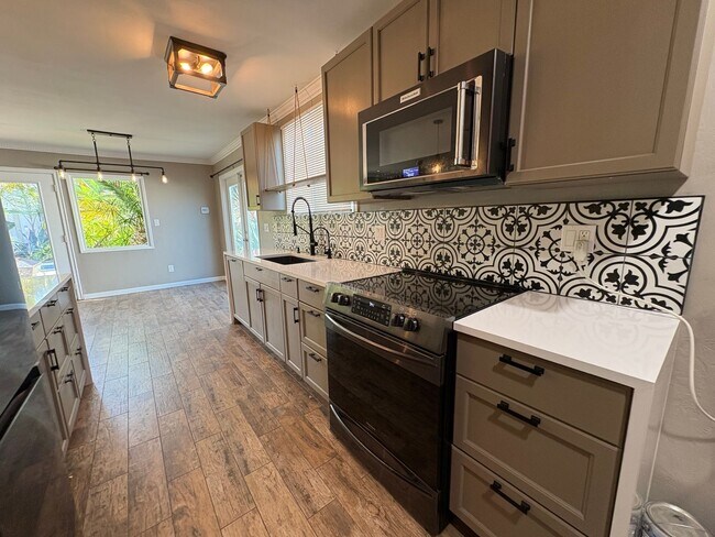 Building Photo - 4945 Mt Alifan Dr