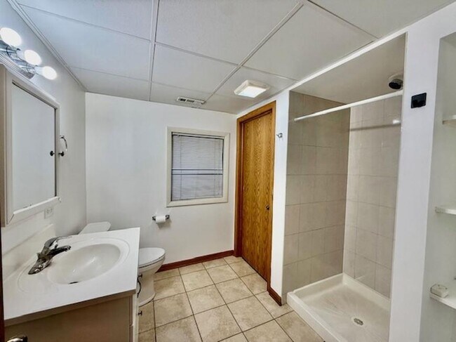 Building Photo - 4 bedroom in Naperville IL 60540