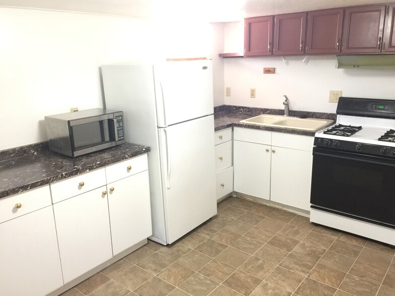 Kitchen - 903 W Rossi St