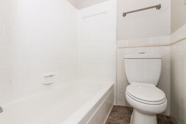 Building Photo - 7406 San Simeon Dr