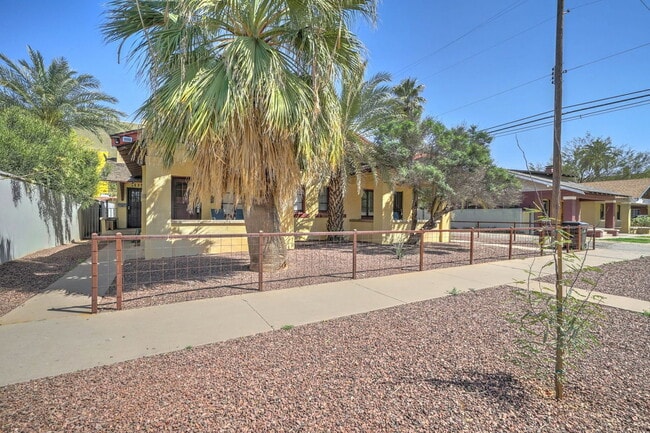 Building Photo - 1121 N 5th St