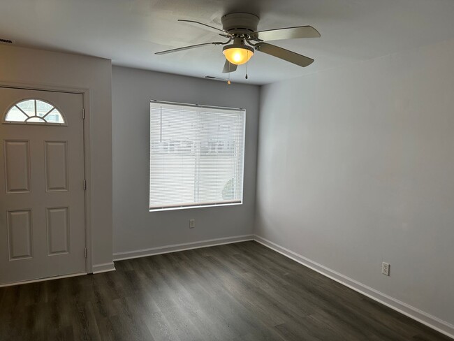 Building Photo - Townhouse in Newport News