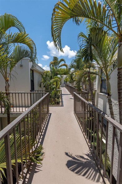 Building Photo - 20350 W Country Club Dr