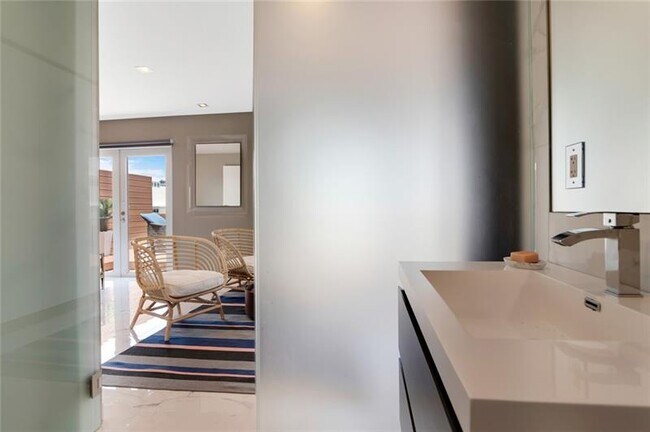 Building Photo - 1460 Ocean Dr