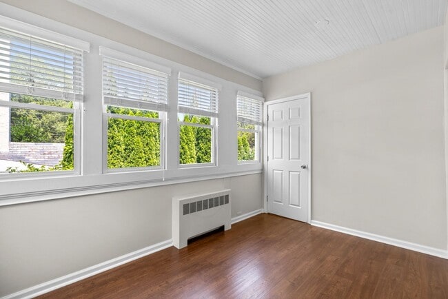 Building Photo - 3 Bed 3 Bath - Bethesda Colonial - Move-In...
