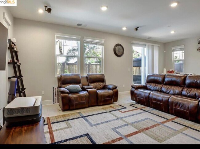 Living - 24240 Nora Cir