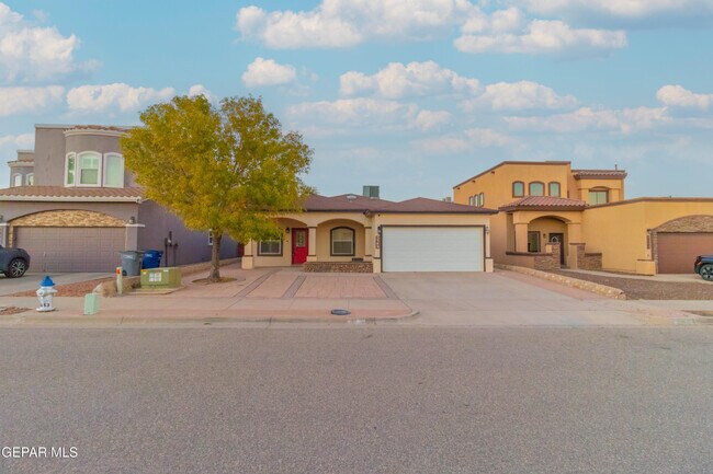 Building Photo - 5349 Jose Duran Ln