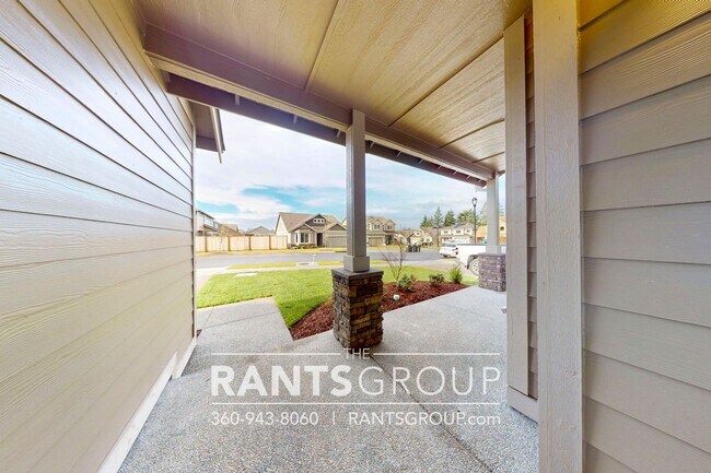 Building Photo - Beautiful Home! Easy JBLM Commute!