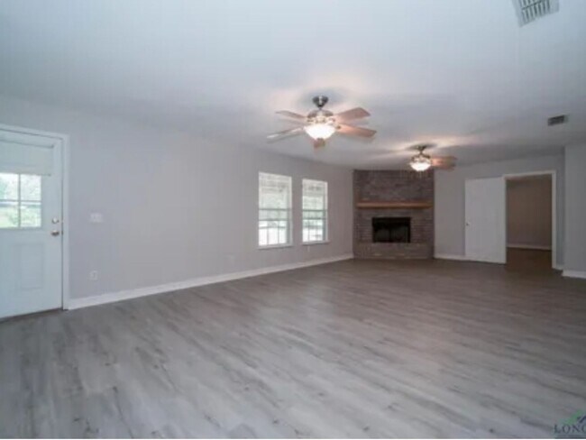 Building Photo - 3 Bedroom Single Family Home in Jefferson