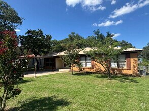 Building Photo - 3 bedroom 2 bath, great neighborhood! One ...