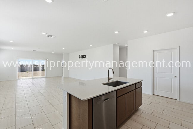 Building Photo - 25489 W Fraktur Rd