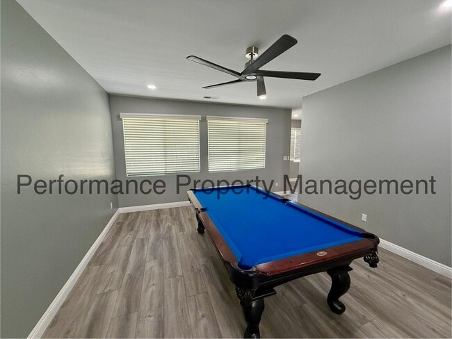 Building Photo - Stunning 4 Bed/3 Bath NW Bakersfield Home ...