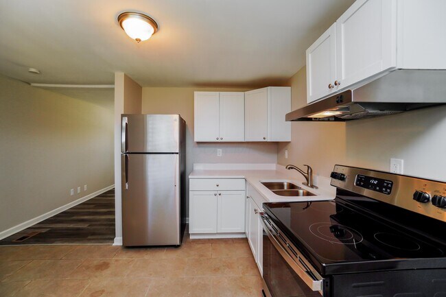 Building Photo - 357 Amesbury Dr