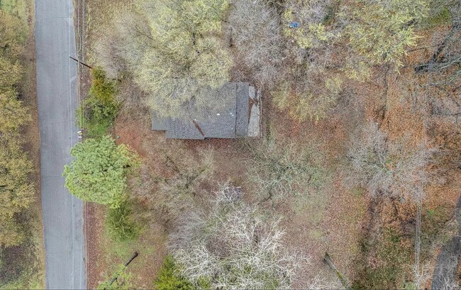 Building Photo - Charming 2 Bedroom Home on a Large Private Lot!