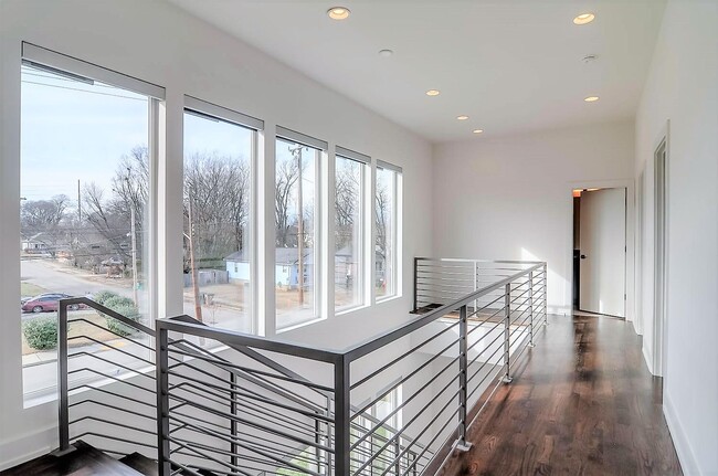 Building Photo - Stunning Modern Living in East Nashville