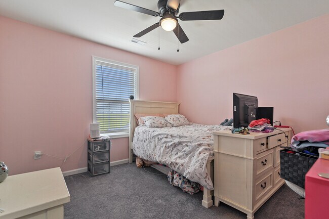 Building Photo - 150 Cilento Dr