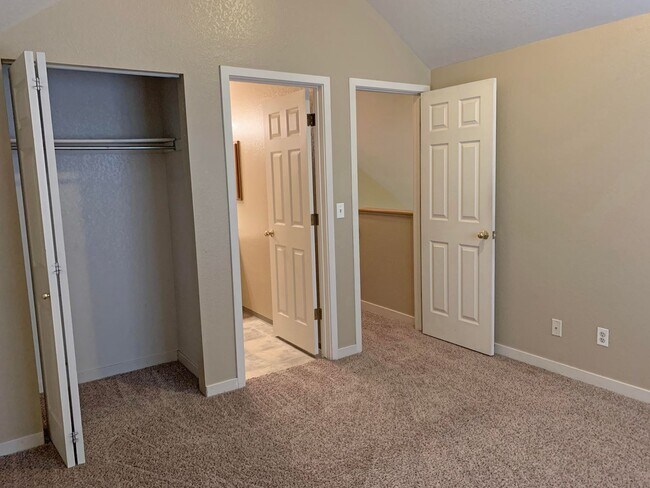 Building Photo - 1225 W Prospect Rd