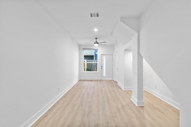 Building Photo - 1406 Valentine St