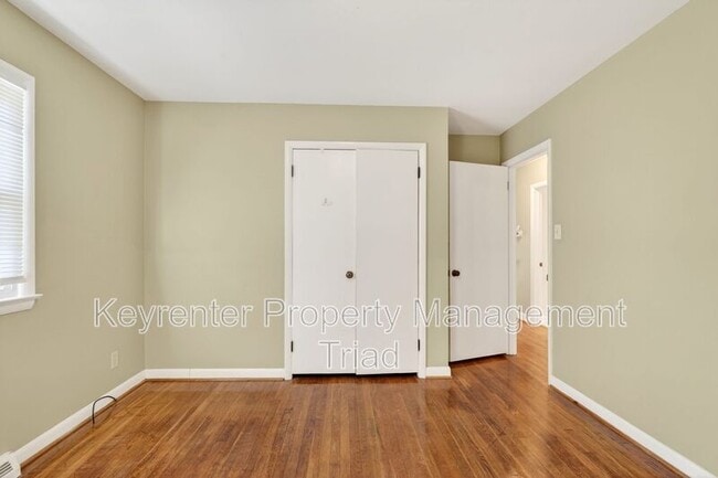 Building Photo - 1821 W Meadowview Rd