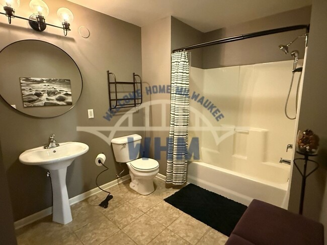 Building Photo - 141 N Water St