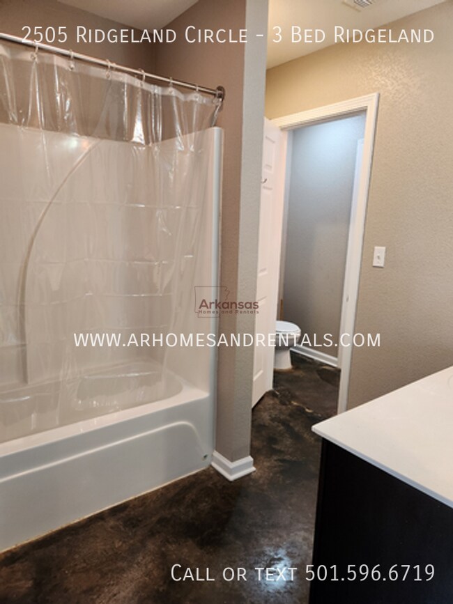 Building Photo - 2505 Ridgeland Cir