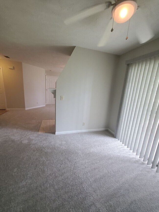 Building Photo - 6821 Willowbrook Dr