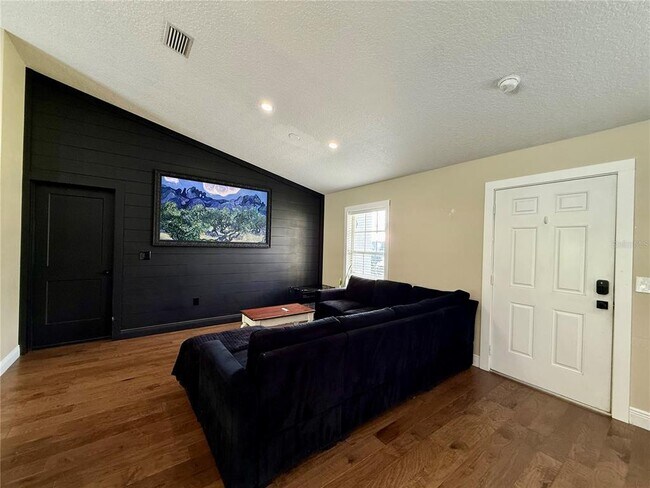 Building Photo - 42 Renworth Ln