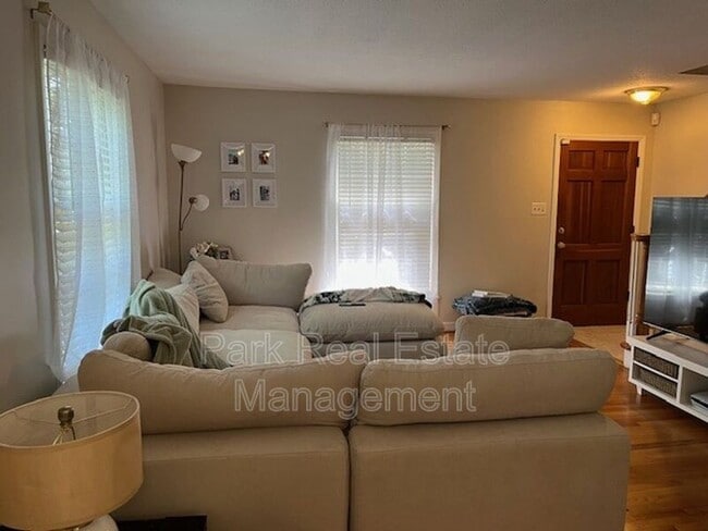 Building Photo - 218 Ransom St