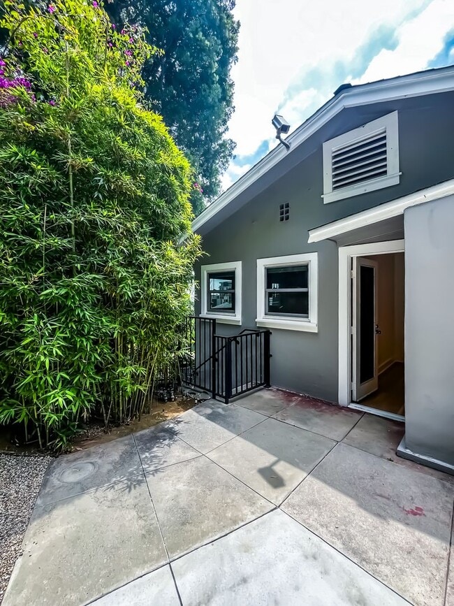 Building Photo - Unbelievable Stand-Alone 2-Bedroom House in Prime West Hollywood Hills
