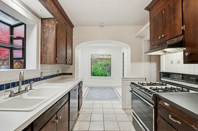 Building Photo - 9222 35th Ave SW