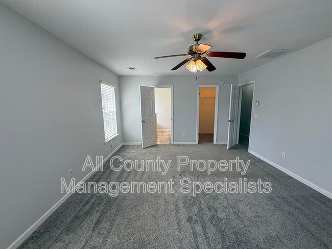 Building Photo - 179 Vermilion Dr.