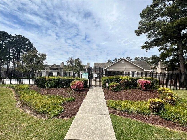 Building Photo - 679 Bartons Landing Pl