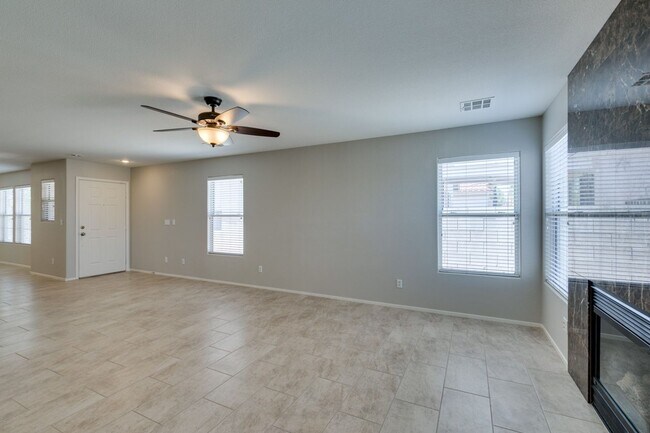 Building Photo - 2 bedroom + Den- Upgraded Flooring ready for immediate move in