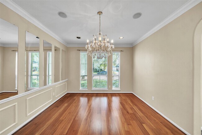 Building Photo - 1423 Meadow Lakes Dr