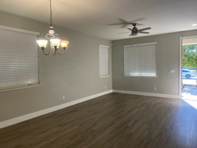 Building Photo - Charming Single-Story 3BR Home in Sacramen...