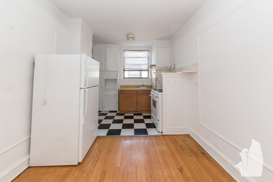 Building Photo - 1940 W Wilson Ave