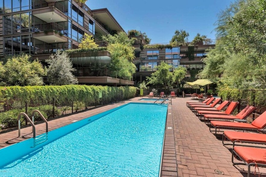 Heated Outdoor Pool - 7137 E Rancho Vista Dr
