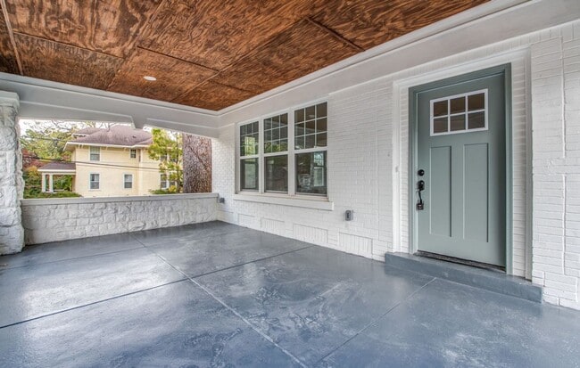 Building Photo - Elegant Midtown Memphis Single-Family Home for Lease