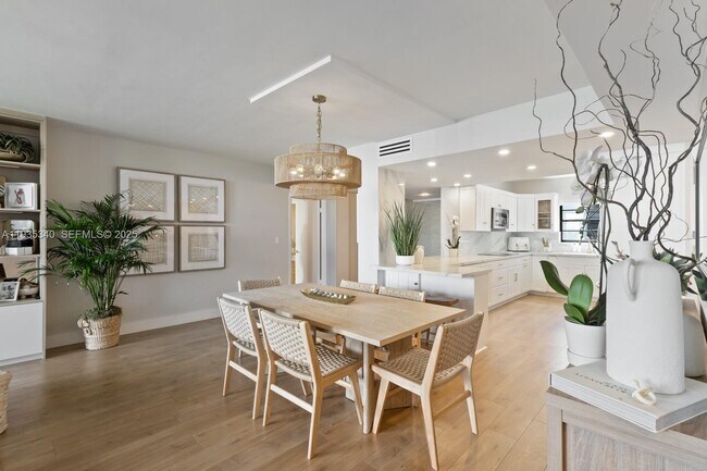 Building Photo - 141 Crandon Blvd