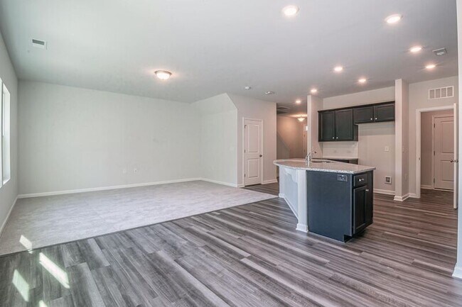 Building Photo - 214 Bedivere Ln