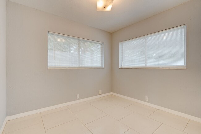 Building Photo - Updated East Delray Duplex | No HOA + Private Yard