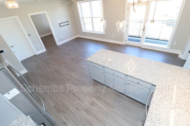 Building Photo - 145 S Main St