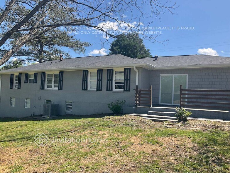 Building Photo - 2630 Farmington Dr SW