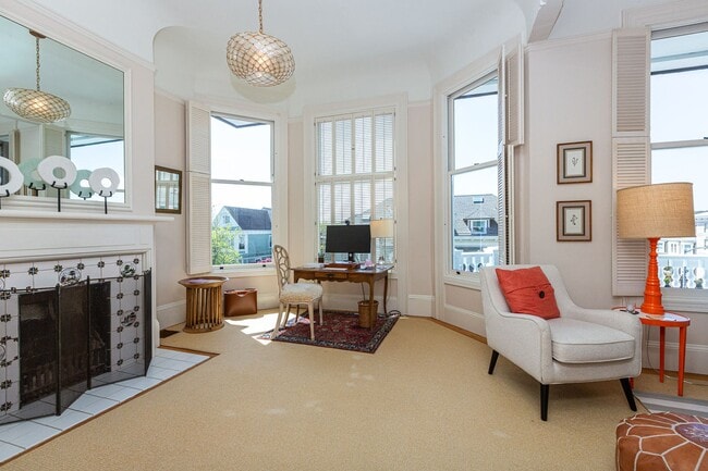 Building Photo - HUGE 5+BR/4.5BA Four Story Presidio Hts./ Laurel Village Home! Garage! Flat Yard!  PROGRESSIVE