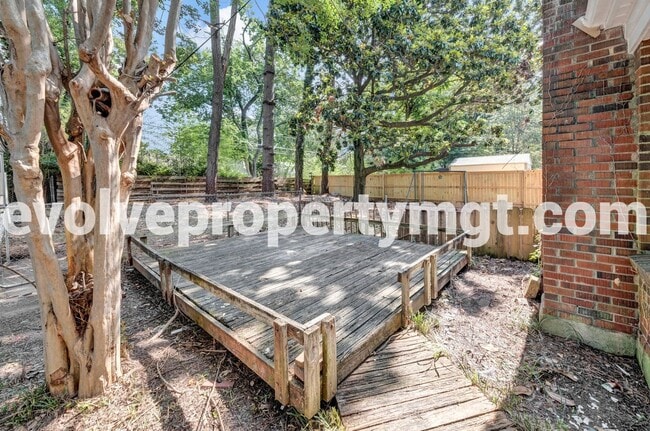 Building Photo - STUNNING RENOVATION IN PRIME LOCATION!! $5...