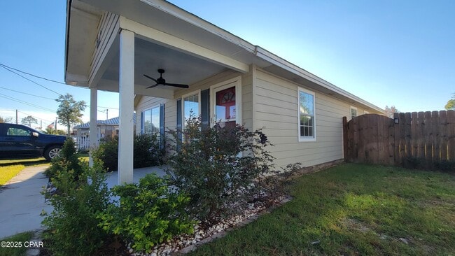 Building Photo - 1813 Arthur Ave