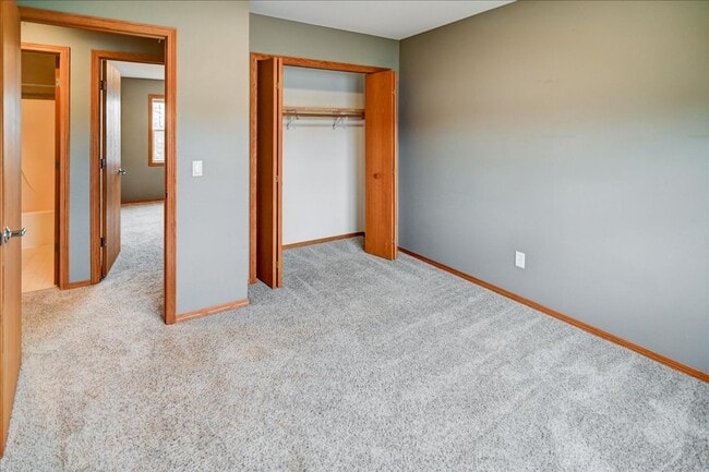 Building Photo - 400 Muirfield Ct
