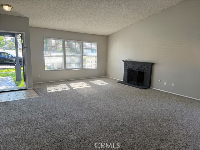 Building Photo - 6275 Meadowbrook Ln