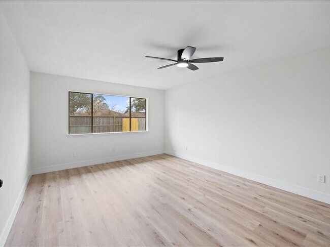 Building Photo - 2314 Edgedale Dr