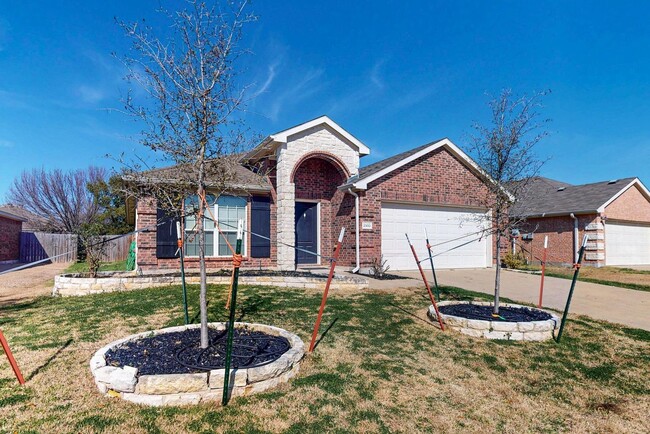 Building Photo - Spacious Family Home with Modern Features